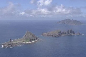 中国海警4艘舰艇驶入钓鱼岛领海 日方无理警告